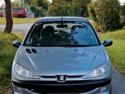 Silber Gebraucht 2000 Peugeot 206 Kleinwagen | 1.600 €
