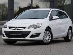 Schneeweiss/summitwhite/arctic Gebraucht 2014 Opel Astra Edition Kombi | 3.980 € (Fairer Preis)