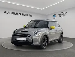 Moonwalk grey Gebraucht 2022 Mini Cooper SE Hatch Kleinwagen | 17.440 € (Guter Preis)