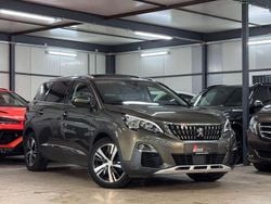 Grau Gebraucht 2020 Peugeot 5008 Allure Van / Kleinbus | 17.290 € (Guter Preis)