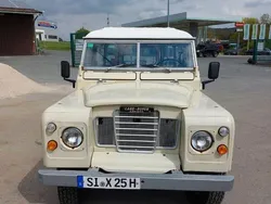 Land Rover 3