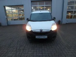Weiß Gebraucht 2016 Opel Combo Van / Kleinbus | 5.390 € (Fairer Preis)