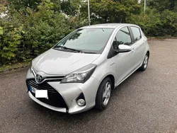 Silber Gebraucht 2016 Toyota Yaris Edition-S Kleinwagen | 12.500 € (Fairer Preis)