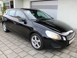 Schwarz Gebraucht 2011 Volvo V60 Momentum Kombi | 4.950 € (Fairer Preis)