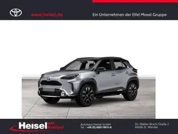 Schwarz Neu 2025 Toyota Yaris Cross Sport SUV | 33.760 € (Teuer)