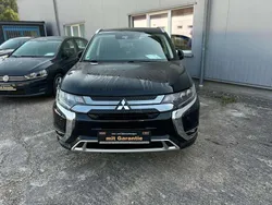 Pantherschwarz (p) Gebraucht 2020 Mitsubishi Outlander P-HEV Plus SUV | 19.999 € (Fairer Preis)