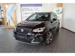 Mythosschwarz (metallic) Gebraucht 2024 Seat Arona FR SUV | 26.156 € (Teuer)