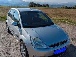 Grau Gebraucht 2005 Ford Fiesta Kleinwagen | 1.800 € (Fairer Preis)