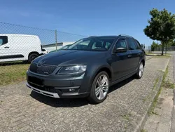 Grau Gebraucht 2016 Skoda Octavia Scout Scout 4x4 Kombi | 13.500 €