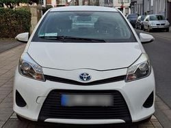 Weiß Gebraucht 2013 Toyota Yaris Hybrid Kleinwagen | 7.999 € (Teuer)