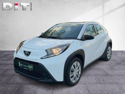Schneeweiss Gebraucht 2024 Toyota Aygo Play Kleinwagen | 14.640 € (Fairer Preis)