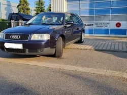 Blau Gebraucht 2001 Audi A6 Kombi | 1.999 € (Fairer Preis)
