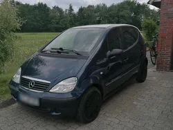 Blau Gebraucht 2001 Mercedes A140 Kleinwagen | 3.500 €