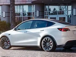 Weiß Gebraucht 2025 Tesla Model Y Performance SUV | 41.000 €