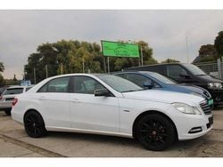 Weiß Gebraucht 2012 Mercedes E200 Limousine | 5.990 € (Superpreis)