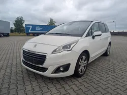 Weiß Gebraucht 2016 Peugeot 5008 Van / Kleinbus | 7.500 € (Etwas zu teuer)