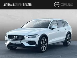 Crystal weiß perleffekt Gebraucht 2023 Volvo V60 CC Ultimate Kombi | 48.750 € (Etwas zu teuer)