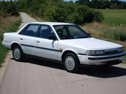 Weiß Gebraucht 1987 Toyota Camry Kleinwagen | 1.800 €