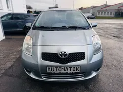 Grau Gebraucht 2007 Toyota Yaris Sol Limousine | 6.400 € (Etwas zu teuer)