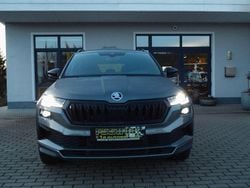 Grau Gebraucht 2024 Skoda Karoq SportLine SUV | 37.900 € (Fairer Preis)