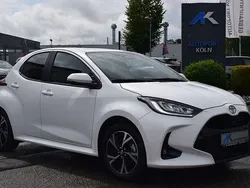 Weiß Gebraucht 2024 Toyota Yaris Business Edition Limousine | 21.890 € (Guter Preis)