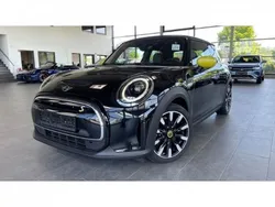 Schwarz Gebraucht 2023 Mini Cooper SE Kleinwagen | 27.249 € (Etwas zu teuer)
