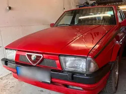 Rot Gebraucht 1991 Alfa Romeo 75 Limousine | 3.750 €
