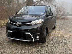 Schwarz Gebraucht 2022 Toyota Proace Team Van / Kleinbus | 32.500 € (Etwas zu teuer)