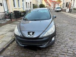 Grau Gebraucht 2009 Peugeot 308 Kleinwagen | 1.800 €