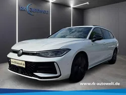 Weiss Gebraucht 2024 VW Passat Pro Kombi | 40.990 €