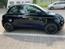 Schwarz Gebraucht 2022 Fiat 500e La Prima Limousine | 22.000 € (Etwas zu teuer)