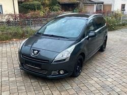 Grau Gebraucht 2012 Peugeot 5008 Allure Van / Kleinbus | 3.900 € (Fairer Preis)