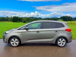 Grau Gebraucht 2015 Kia Carens Van / Kleinbus | 7.800 € (Superpreis)