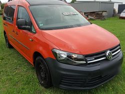 Rot Gebraucht 2017 VW Caddy Maxi Van / Kleinbus | 14.900 €
