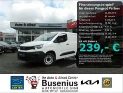 Icy white (weiss) Gebraucht 2022 Peugeot Partner Premium Van / Kleinbus | 23.490 € (Teuer)