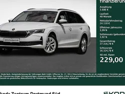 Weiß Gebraucht 2024 Skoda Octavia Selection Kombi | 27.804 € (Guter Preis)
