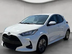 Weiß Neu 2025 Toyota Yaris Hybrid Limousine | 24.290 € (Fairer Preis)