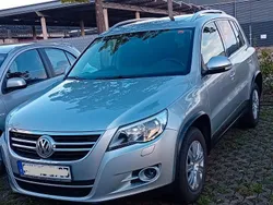 Grau Gebraucht 2011 VW Tiguan Sportline SUV | 11.890 € (Etwas zu teuer)