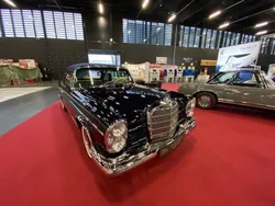 Blau Gebraucht 1965 Mercedes W112 SE Cabrio | 189.900 €
