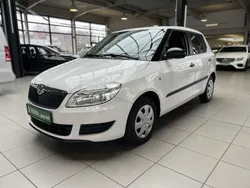 Weiß Gebraucht 2012 Skoda Fabia Cool Edition Kleinwagen | 4.590 € (Fairer Preis)