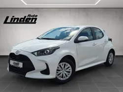 Weiß Gebraucht 2024 Toyota Yaris Hybrid Business Edition Limousine | 20.870 € (Guter Preis)