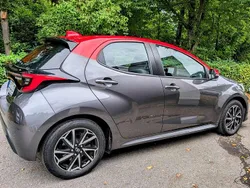 Grau Gebraucht 2021 Toyota Yaris Hybrid Limousine | 16.000 € (Guter Preis)