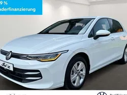 Weiß Gebraucht 2024 VW Golf VIII Life Limousine | 23.648 € (Guter Preis)