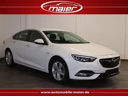 Weiß Gebraucht 2017 Opel Insignia Business Limousine | 7.900 €