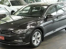 Grau Gebraucht 2024 VW Passat Elegance Kombi | 35.991 €