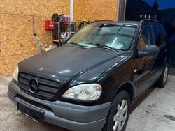 Schwarz Gebraucht 2000 Mercedes ML320 SUV | 3.000 € (Superpreis)