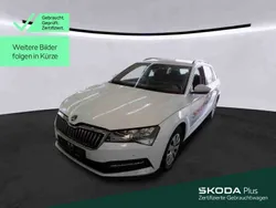 Weiß Gebraucht 2022 Skoda Superb Ambition Kombi | 23.999 € (Fairer Preis)