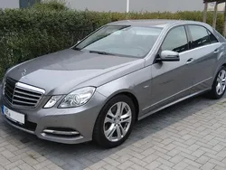 Grau Gebraucht 2010 Mercedes E350 Avantgarde Limousine | 13.800 € (Fairer Preis)