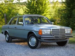 Blau Gebraucht 1982 Mercedes E230 Limousine | 18.500 €