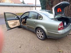 Grün Gebraucht 2001 VW Passat Highline Limousine | 749 € (Superpreis)